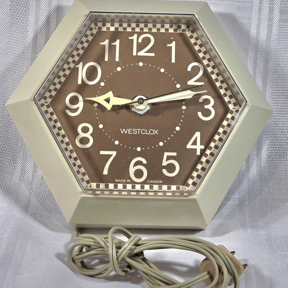 0VTG Westclox Hexagon Electric Wall Clock Canada Cream/Brown 1970s - Picture 6 of 6